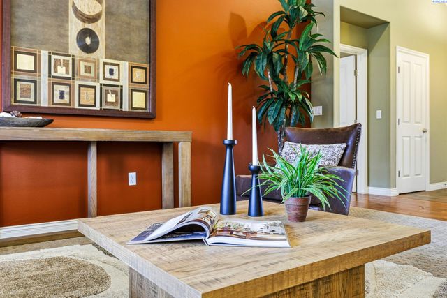 1614 S Jefferson Place, Kennewick, WA 99338