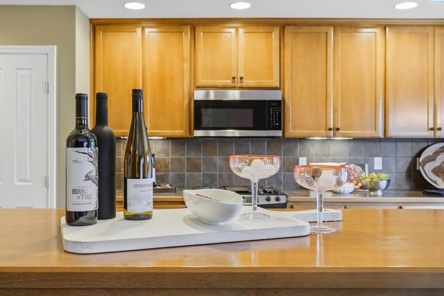 1614 S Jefferson Place, Kennewick, WA 99338