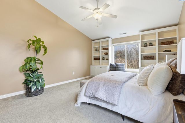 1614 S Jefferson Place, Kennewick, WA 99338