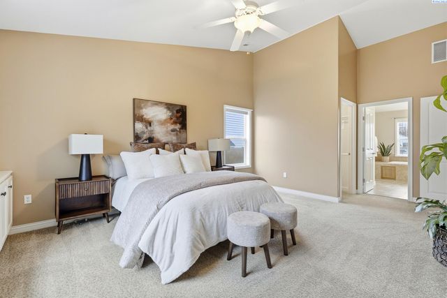 1614 S Jefferson Place, Kennewick, WA 99338