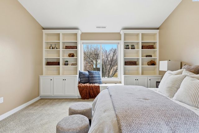 1614 S Jefferson Place, Kennewick, WA 99338