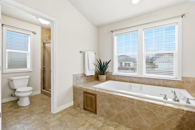 1614 S Jefferson Place, Kennewick, WA 99338