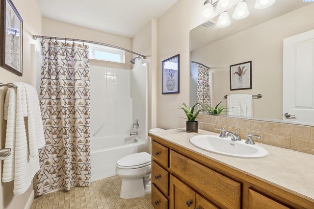 1614 S Jefferson Place, Kennewick, WA 99338