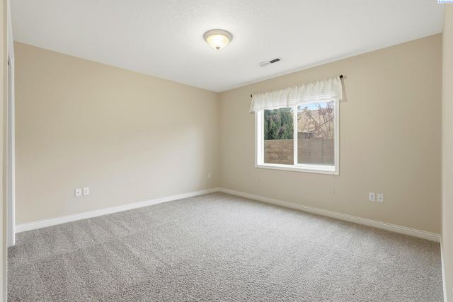 1614 S Jefferson Place, Kennewick, WA 99338