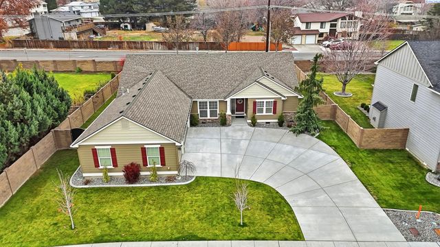 1614 S Jefferson Place, Kennewick, WA 99338