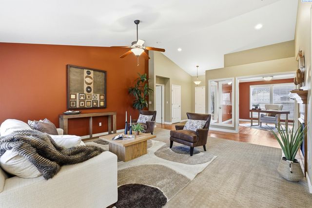 1614 S Jefferson Place, Kennewick, WA 99338