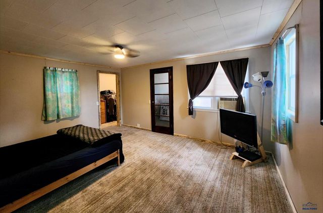 2317 WILSON AVE, Hot Springs, SD 57747