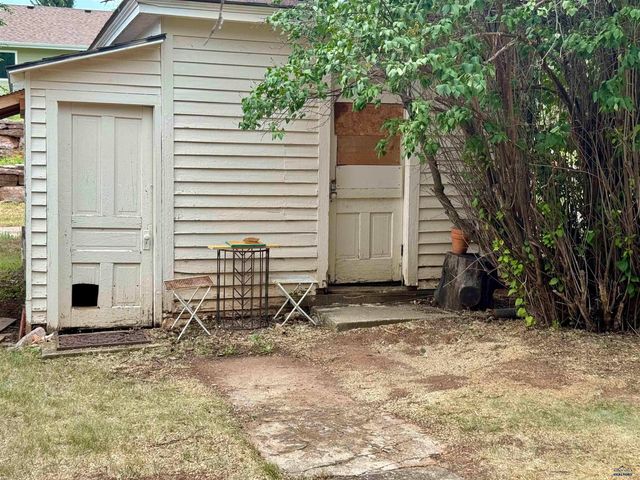 2317 WILSON AVE, Hot Springs, SD 57747