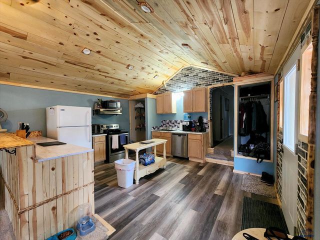 2317 WILSON AVE, Hot Springs, SD 57747