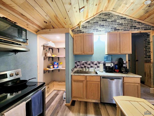 2317 WILSON AVE, Hot Springs, SD 57747