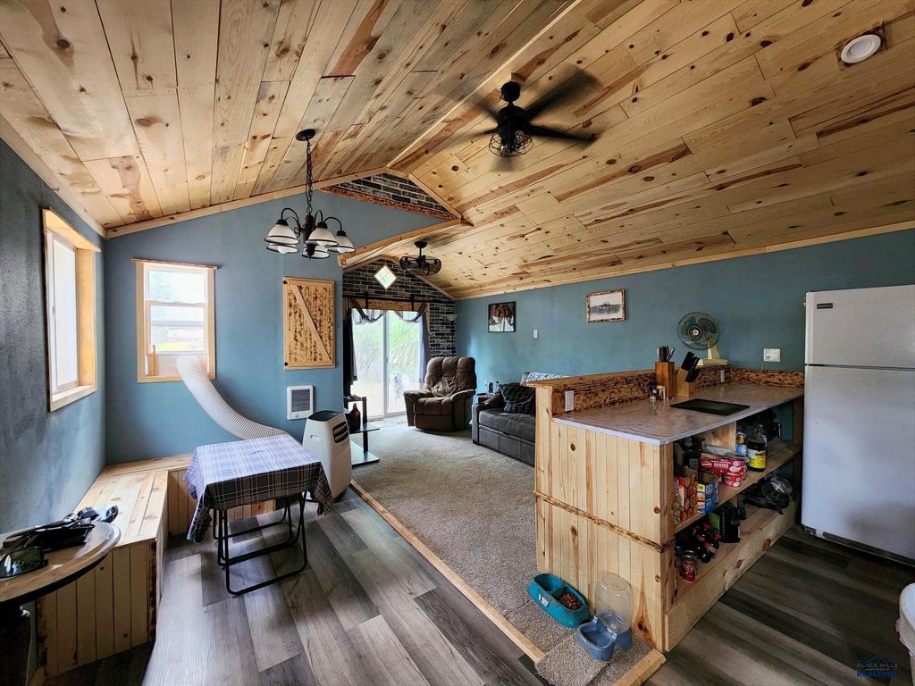 2317 WILSON AVE, Hot Springs, SD 57747