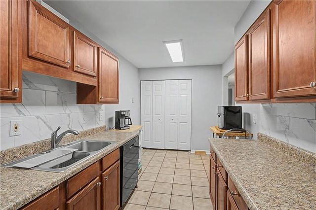 706 Brighton Point, Sandy Springs, GA 30328