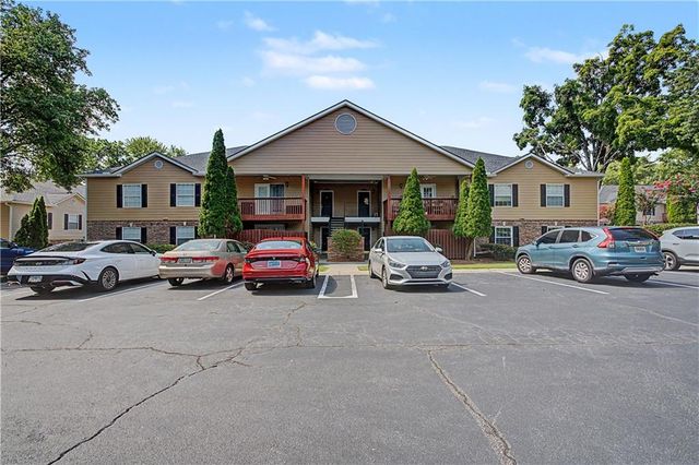 706 Brighton Point, Sandy Springs, GA 30328
