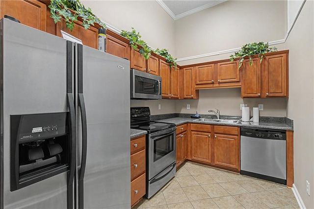 706 Brighton Point, Sandy Springs, GA 30328
