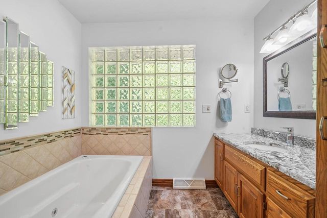 4146 DON CIRCLE, New Franken, WI 54229
