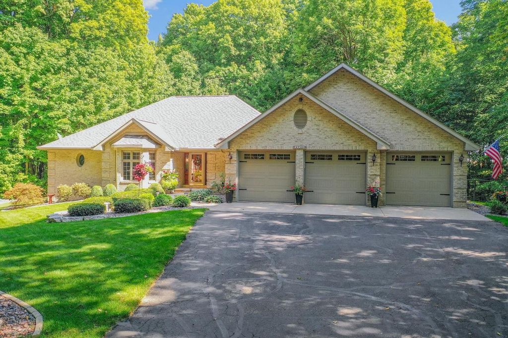 4146 DON CIRCLE, New Franken, WI 54229