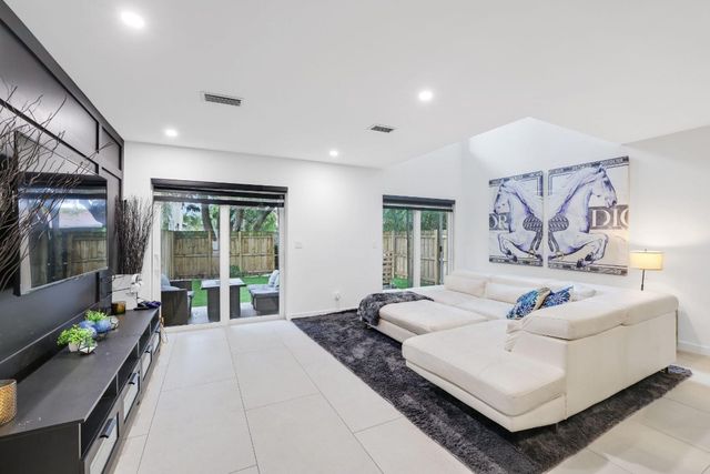 1124 NE 2nd Avenue 1124, Fort Lauderdale, FL 33304