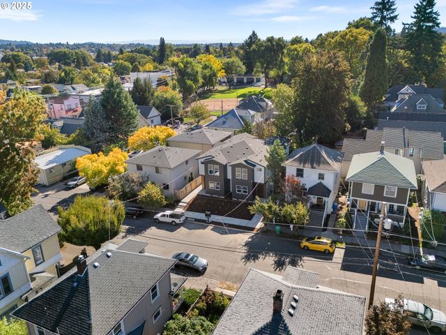 1054 Se Franklin St, Portland, OR 97202