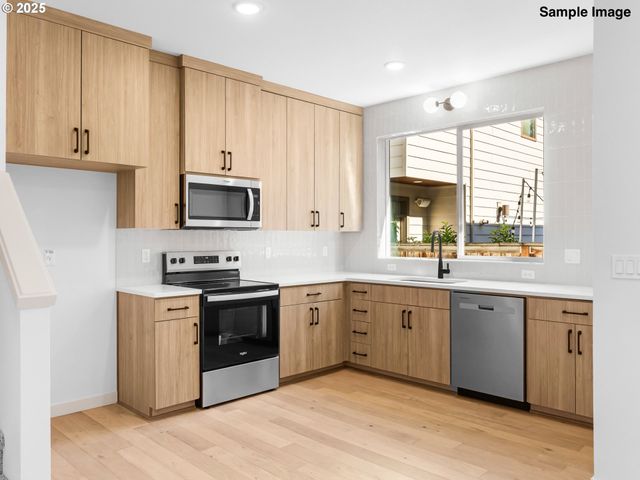 1054 Se Franklin St, Portland, OR 97202