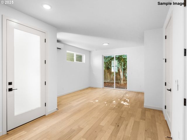 1054 Se Franklin St, Portland, OR 97202