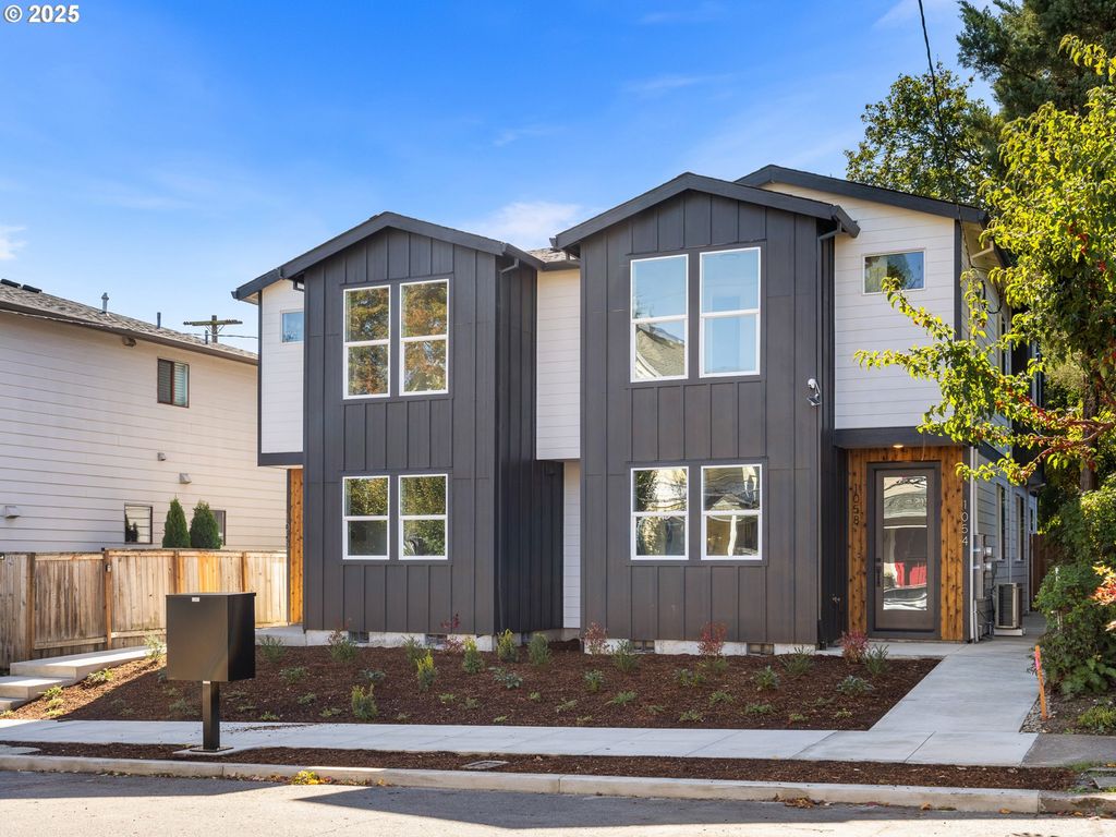 1054 Se Franklin St, Portland, OR 97202