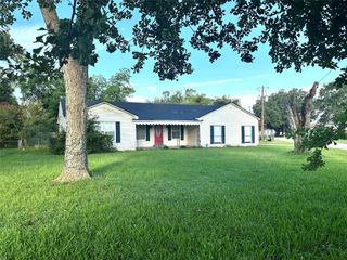 1337 S Circle Street, Sealy, TX 77474