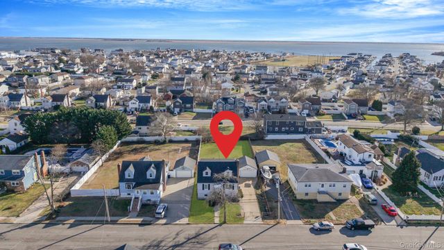 67 Orchard Street, Lindenhurst, NY 11757