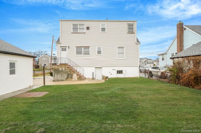 67 Orchard Street, Lindenhurst, NY 11757