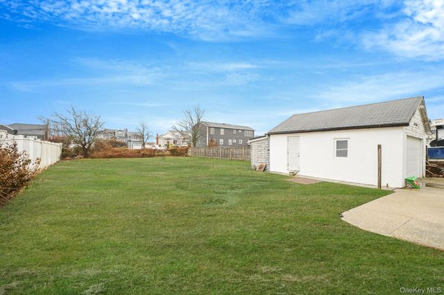 67 Orchard Street, Lindenhurst, NY 11757