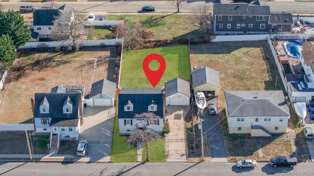 67 Orchard Street, Lindenhurst, NY 11757