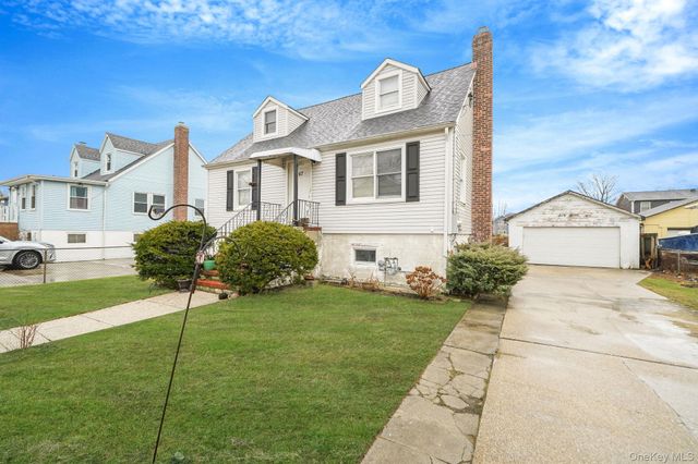 67 Orchard Street, Lindenhurst, NY 11757