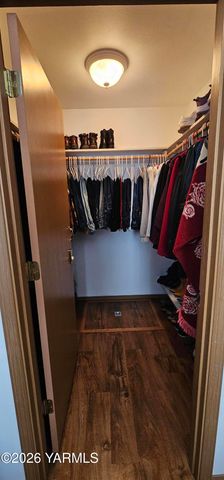 110 S 8th St, Yakima, WA 98901