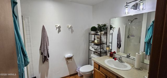 110 S 8th St, Yakima, WA 98901