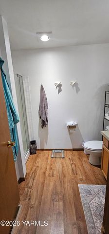 110 S 8th St, Yakima, WA 98901