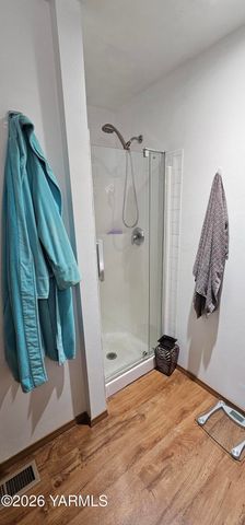 110 S 8th St, Yakima, WA 98901