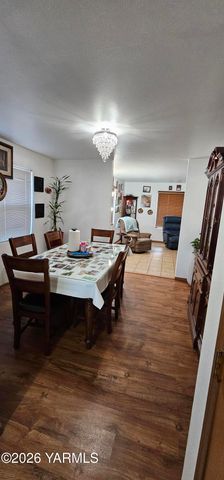 110 S 8th St, Yakima, WA 98901