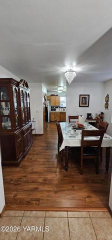 110 S 8th St, Yakima, WA 98901