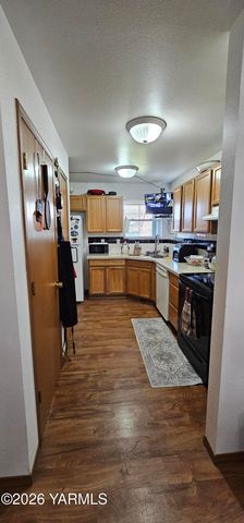 110 S 8th St, Yakima, WA 98901