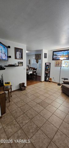 110 S 8th St, Yakima, WA 98901