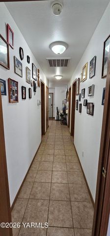 110 S 8th St, Yakima, WA 98901