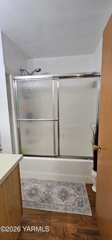 110 S 8th St, Yakima, WA 98901