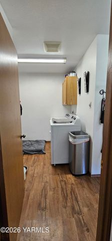 110 S 8th St, Yakima, WA 98901