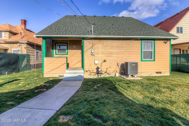 110 S 8th St, Yakima, WA 98901