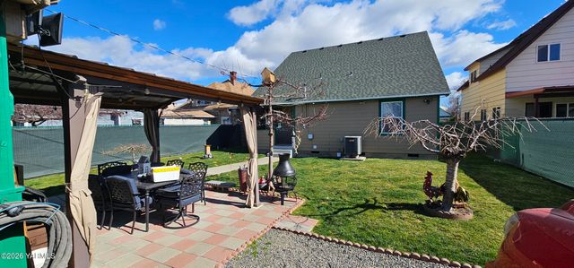 110 S 8th St, Yakima, WA 98901