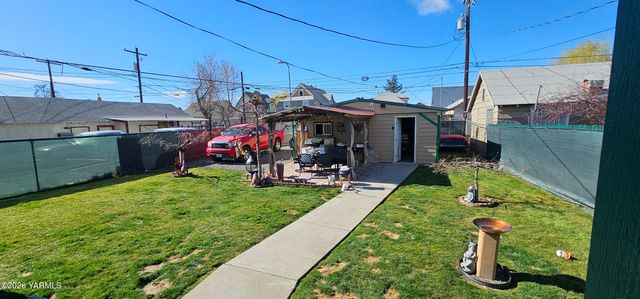 110 S 8th St, Yakima, WA 98901