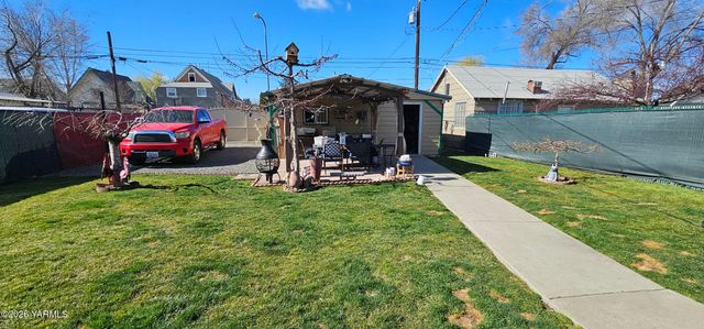 110 S 8th St, Yakima, WA 98901