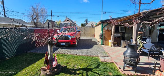 110 S 8th St, Yakima, WA 98901