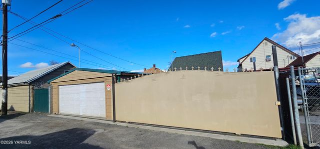 110 S 8th St, Yakima, WA 98901