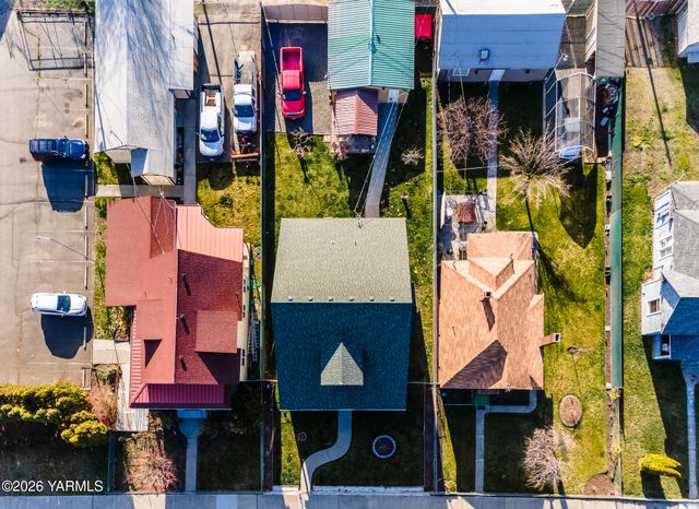 110 S 8th St, Yakima, WA 98901