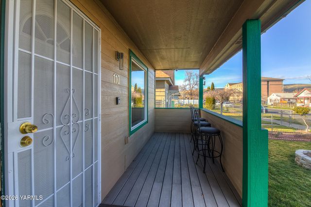 110 S 8th St, Yakima, WA 98901